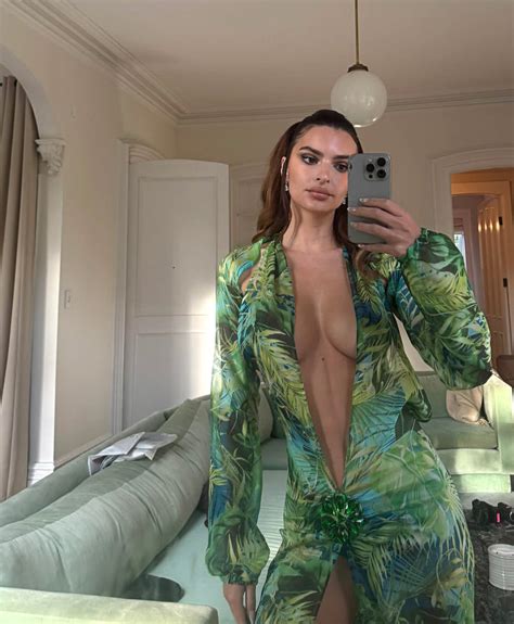 costume versace copia|Emily Ratajkowski Pays Homage to J.Lo’s Iconic Versace Dress.